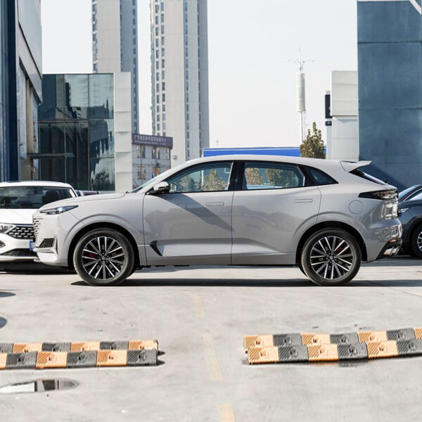 Chang an UNI-K 2024 2.0T 4WD Yuexiang - Image 3