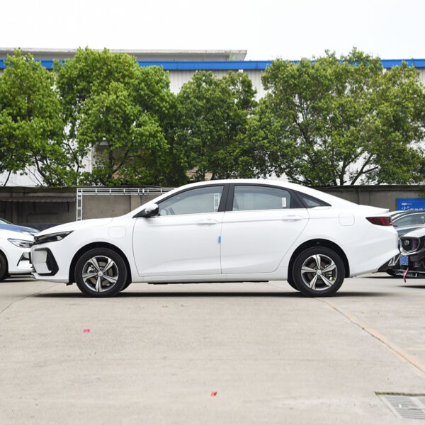 Geely  Emgrand L Hip 2024 Champion Edition 1.5T D-DHT Pro 100KM - Image 6