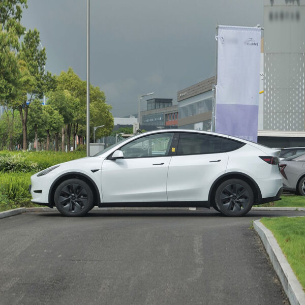 Tesla Model Y 2024 RWD - Image 6