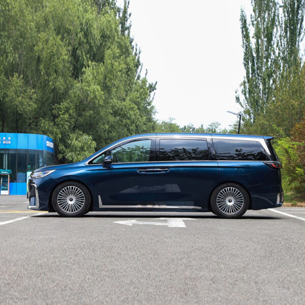 Voyah Dreamer 2025 PHEV 4WD flagship kunpeng edition - Image 6
