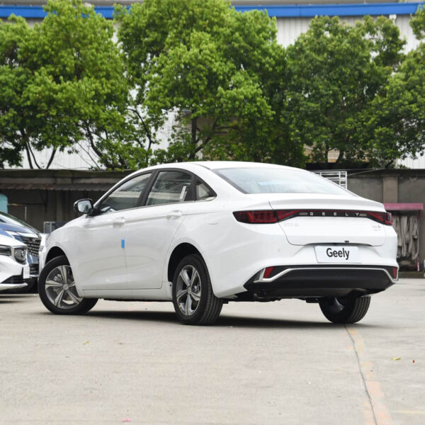 Geely  Emgrand L Hip 2024 Champion Edition 1.5T D-DHT Pro 100KM - Image 7
