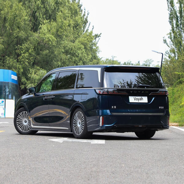 Voyah Dreamer 2025 PHEV 4WD flagship kunpeng edition - Image 7
