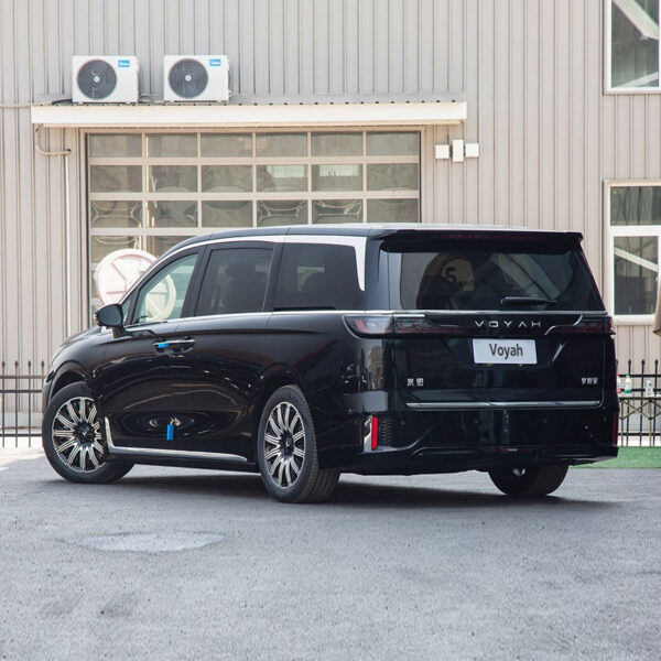 Voyah Dreamer 2025 EV 4WD flagship kunpeng edition - Image 7