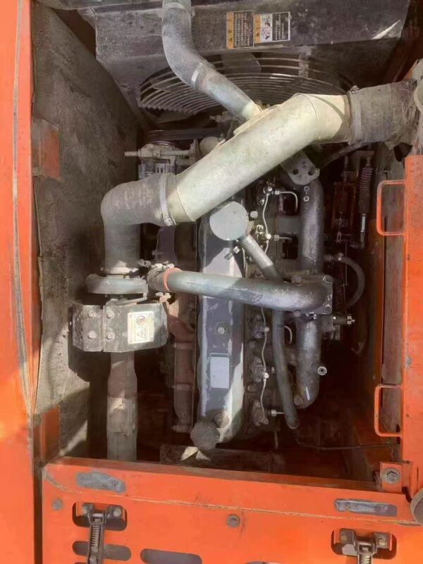 Second-hand excavator DOOSAN 150 W-7 wheeled excavator - Image 2