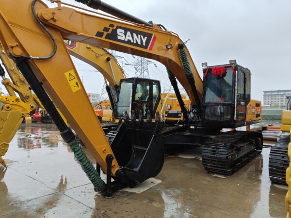 Reconditioned machine Sany 235H excavator - Image 2