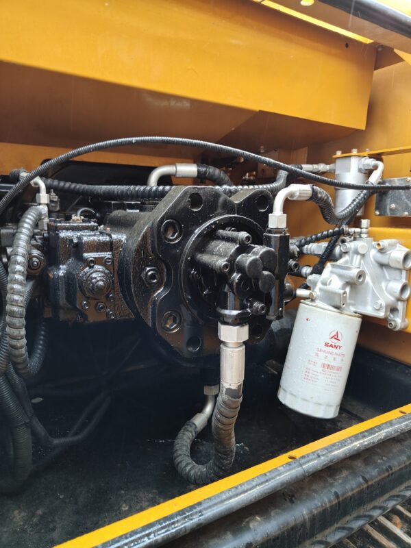 Reconditioned machine Sany 235H excavator - Image 4