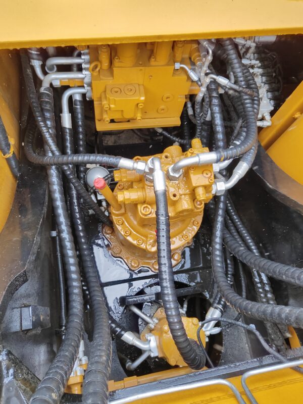 Reconditioned machine Sany 235H excavator - Image 5