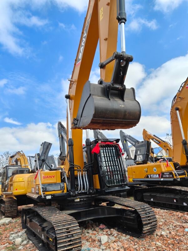 Reconditioned machine Sany 305H excavator - Image 3