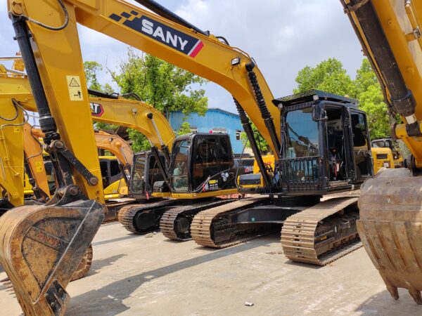 Reconditioned machine Sany 215C excavator - Image 3