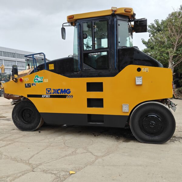 Refurbishment machine XCMG XP 303 ROLLER - Image 2