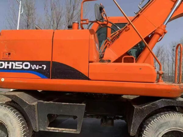 Second-hand excavator DOOSAN 150 W-7 wheeled excavator - Image 6