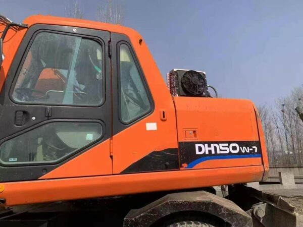 Second-hand excavator DOOSAN 150 W-7 wheeled excavator - Image 7