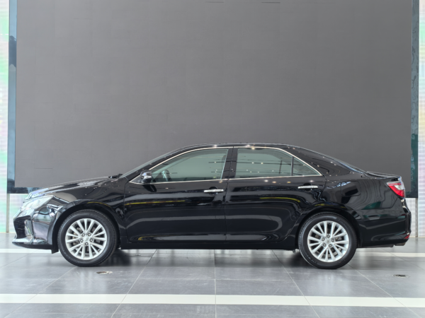 Used Toyota Camry 2.5G Luxury Navigation Edition 2015 - Image 2