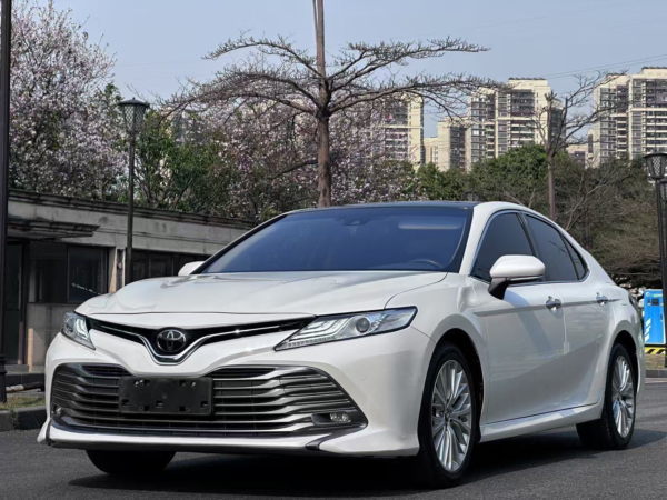 Used Toyota Camry 2.5G Luxury Edition 2018 model - Image 2