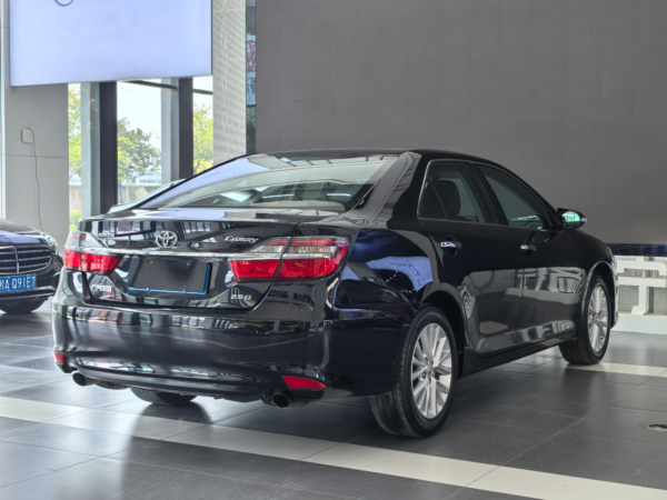 Used Toyota Camry 2.5G Luxury Navigation Edition 2015 - Image 4