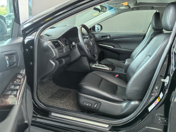 Used Toyota Camry 2.5G Luxury Navigation Edition 2015 - Image 5