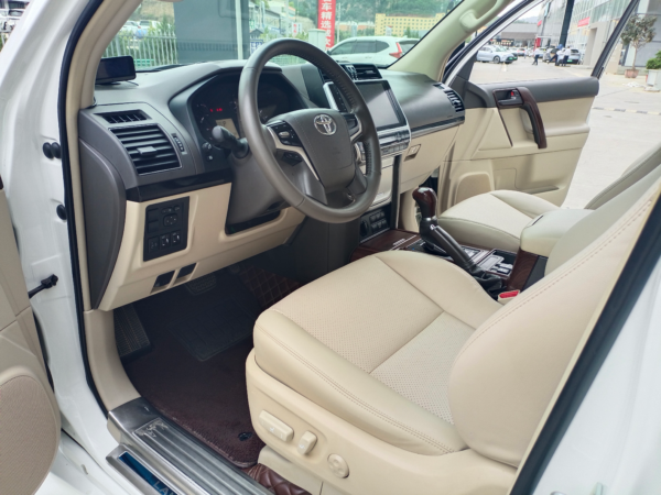 Used Toyota 2018 Prado 4.0 LEX-R Dubai Edition (Middle East) - Image 4