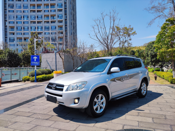 Used Toyota 2010 RAV4 2.4L automatic luxury upgrade version - Image 2