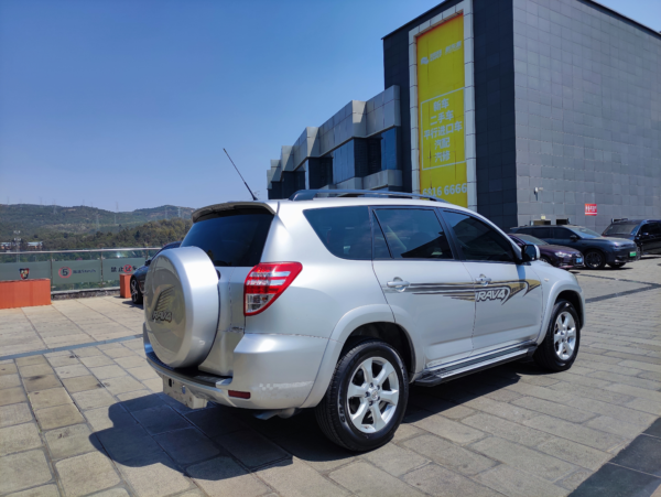 Used Toyota 2010 RAV4 2.4L automatic luxury upgrade version - Image 4