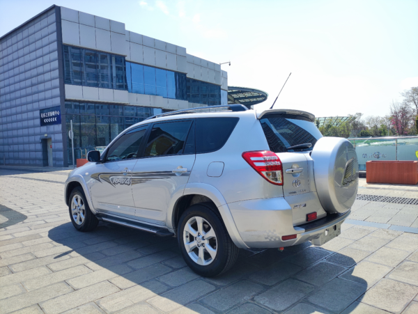 Used Toyota 2010 RAV4 2.4L automatic luxury upgrade version - Image 5