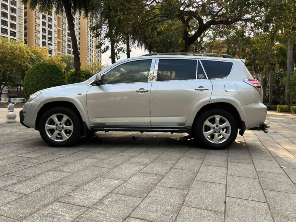 Used Toyota RAV4 2011 2.4L AWD Luxury Edition - Image 2