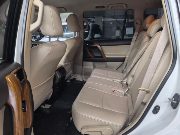 Used Toyota 2012 Prado (imported) 2700 2.7AT Middle East Edition High Spec - Image 3