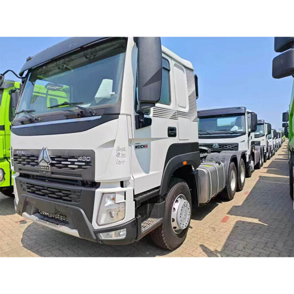 CNHTC HOWO-V7 6X4 Tractor (Left) - Image 3