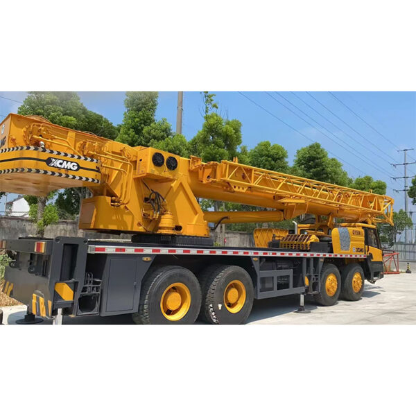 XCMG Crane 50 tons lifting force 42m Boom 6*4 Ground - Image 4