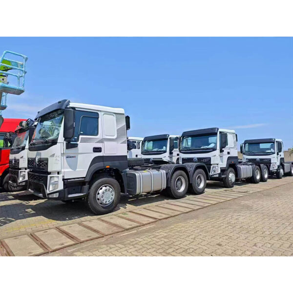 CNHTC HOWO-V7 6X4 Tractor (Left) - Image 4