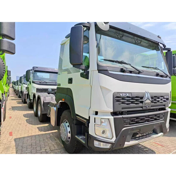 CNHTC HOWO-V7 6X4 Tractor (Left) - Image 5