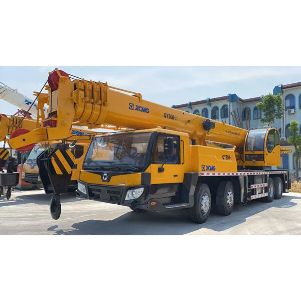 XCMG Crane 50 tons lifting force 42m Boom 6*4 Ground - Image 6