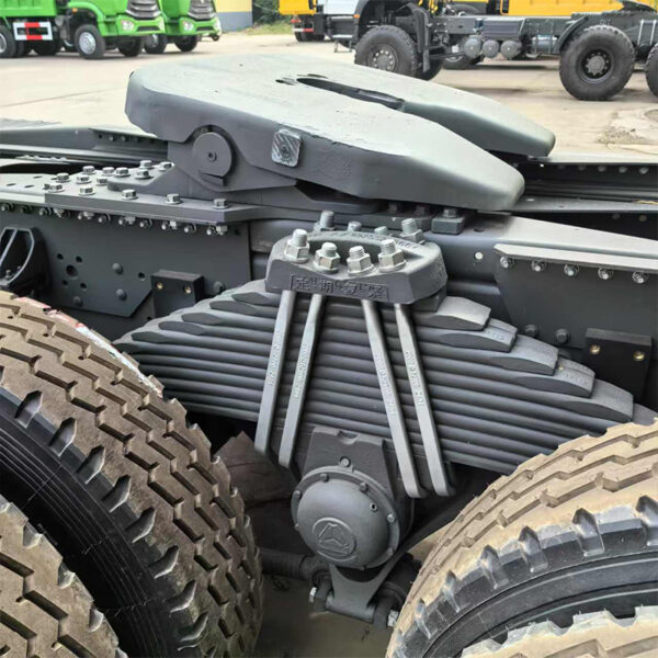 SINOTRUK HOWO Tractor 6×4  371hp - Image 6