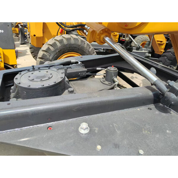 XCMG Motor Grader GR1803 Engine 140kW 13ft shovel 15.4 tons - Image 7