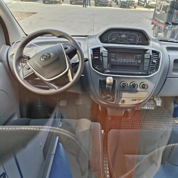 MAXUS V80 short-axle transfer ambulance - Image 7